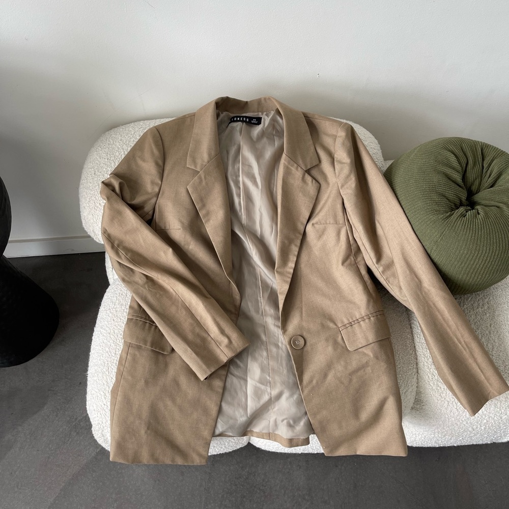 Lioness beige blazer